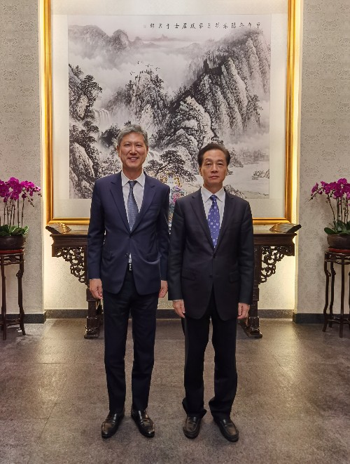 王超会长会见韩国东亚文化中心院长卢载宪